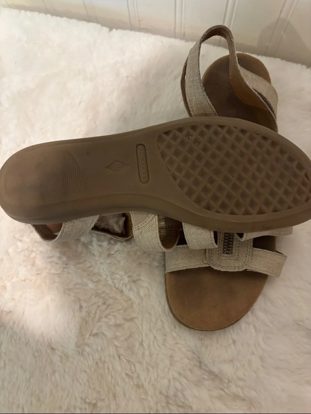 Aerosols Women’s Beige Front-Zip Strappy Sandals Size 6.5